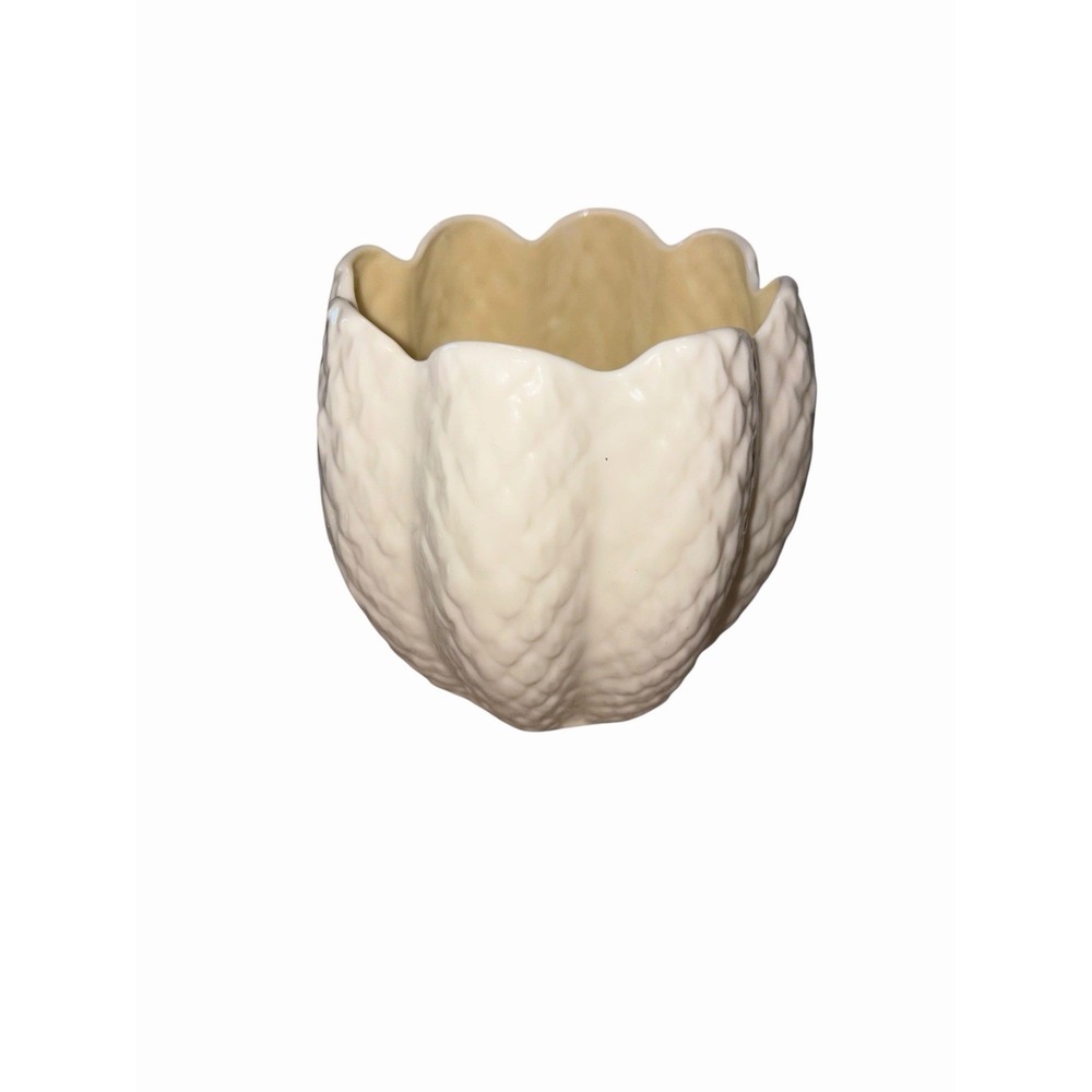 Belleek Cone Limpet Flower, Pot 6th Green Mark 1965-1980 Pineapple